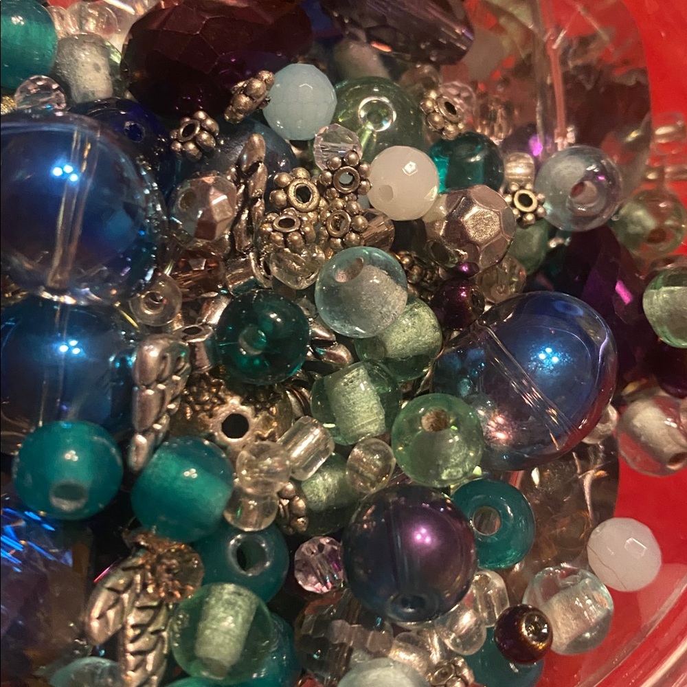 Lot of blues, aquas, and clear beads & silver metal angel wings dragon flies etc - Picture 8 of 11